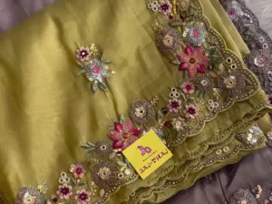 Glamorous Heavy Border Saree – A Statement of Style & Grace ✨💫