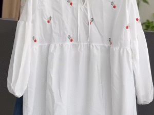 ✨Chic Blossom Embroidered Top & Denim Duo Set 🌸👖