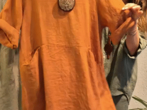 🍂 Effortless Chic: Burnt Orange Linen Round-Neck Shift Dress with Side Pockets 🍂