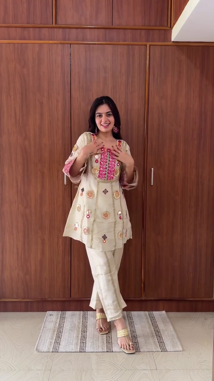 Elegant Embroidered Kurta Pant Set for Women - Image 2