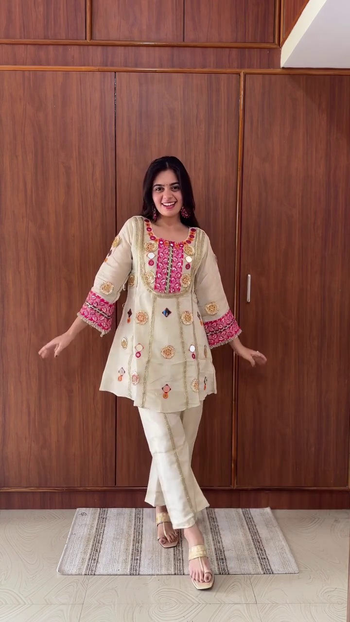 Elegant Embroidered Kurta Pant Set for Women - Image 3