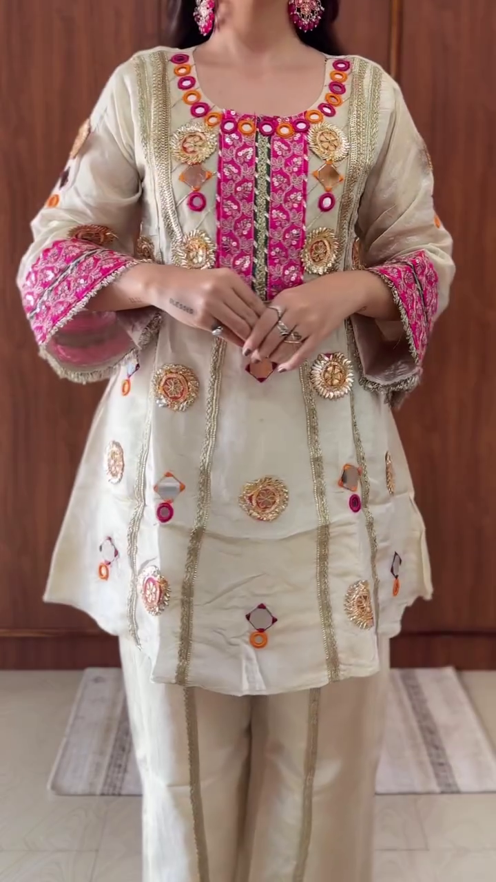 Elegant Embroidered Kurta Pant Set for Women - Image 4