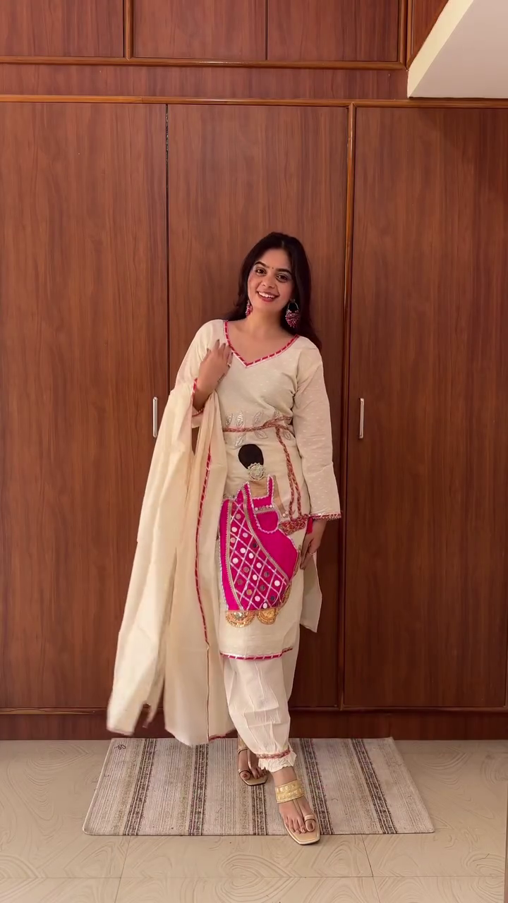 Elegant Embroidered Kurta Pant Set for Women - Image 7