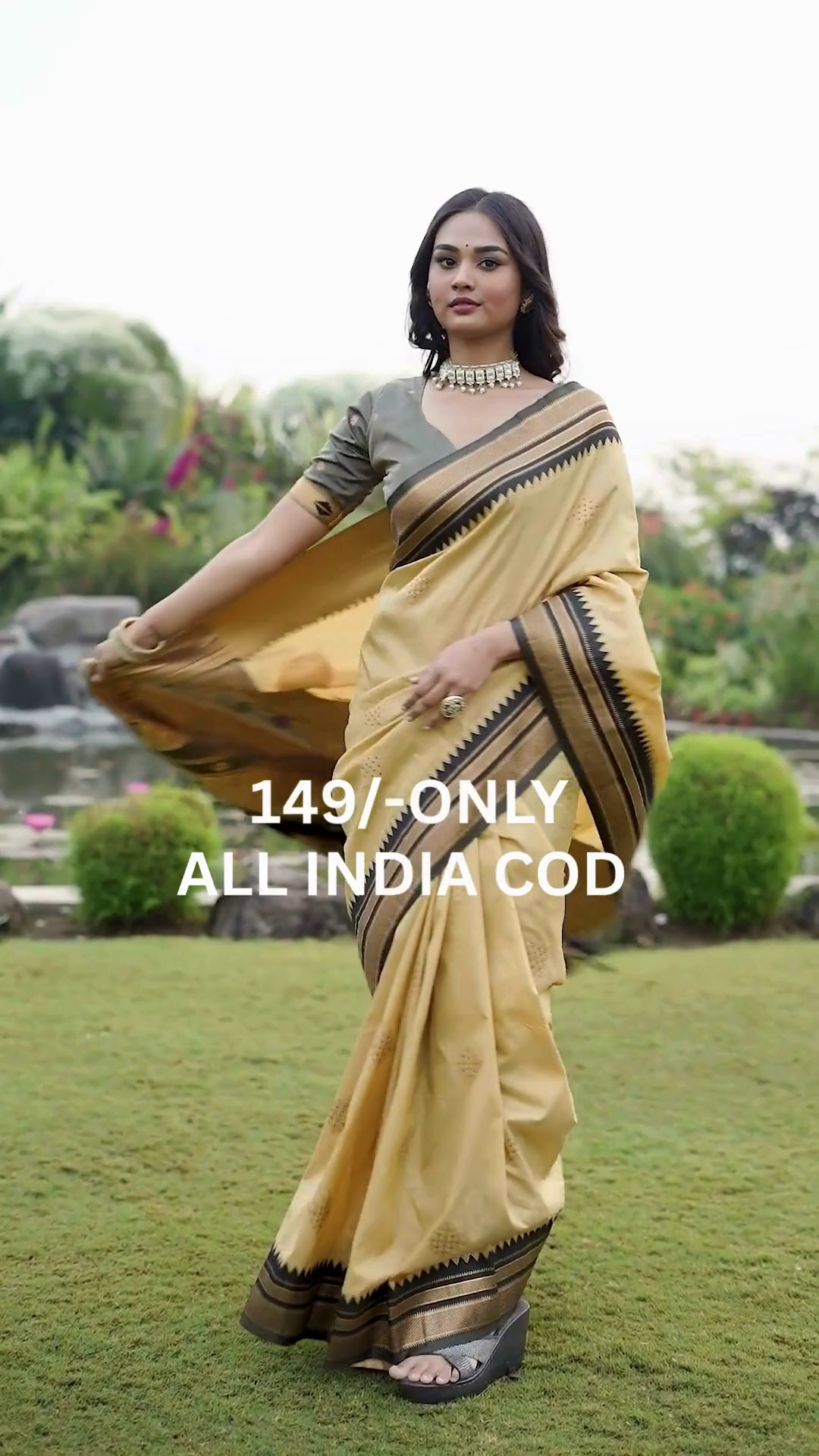 Cream & Black Border Traditional Saree - Image 4